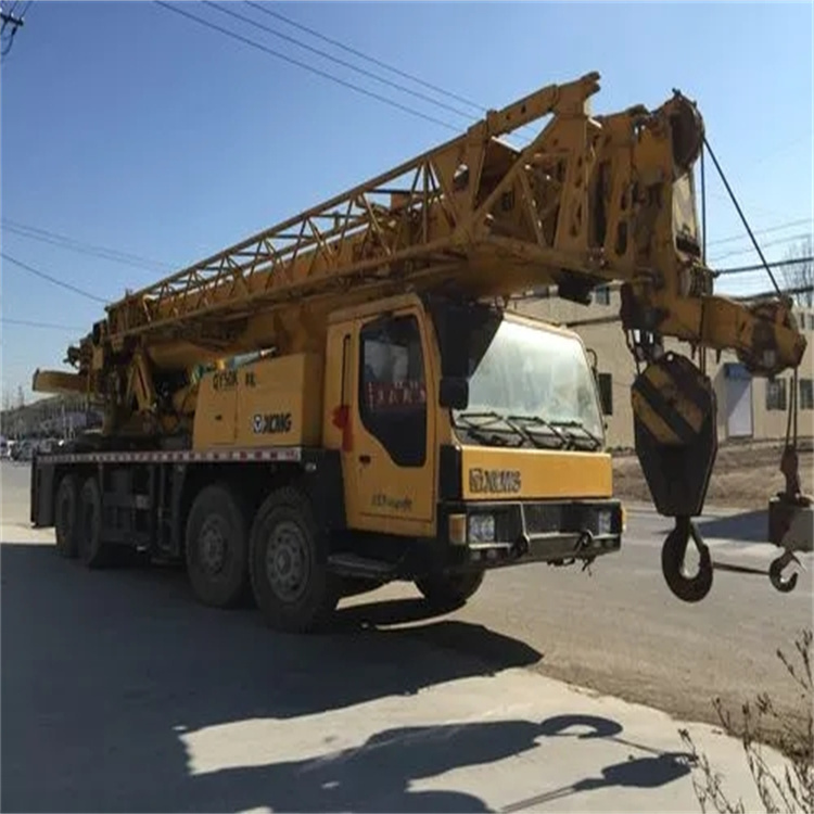 江海吊车怎么吊装挖掘机